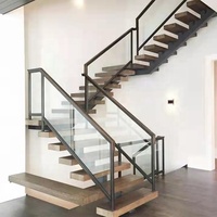 Escalier flottant contemporain avec marches en bois, poutre invisible, escalier droit, utilisation domestique moderne, escalier flottant intérieur