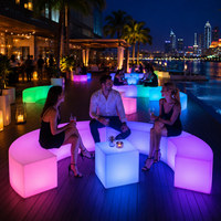 COOLQING Mobilier d'extérieur moderne : Tabouret de bar LED, Canapé de bar en PE, Canapé lumineux pour événements et discothèques, Chaise LED étanche