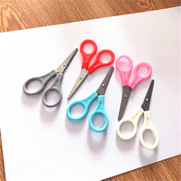 Kit de fournitures de couture pour étudiants Ciseaux manuels pour couper le papier Tête de coupe en acier Petite trousse de premiers soins Poignée en plastique pour étudiants