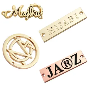 Etiquetas de logotipo de metal personalizadas para roupas, marca gravada, design de moda