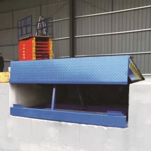 Équipement de levage de camion d'expédition rapide niveleur de quai hydraulique pliant pour le stockage en entrepôt niveleurs de quai rentables - Product Image 2