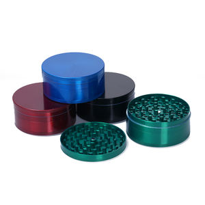 קלאסי במפעל סיטונאי סגסוגת אבץ מטחנת 4 שכבות לוגו מותאם אישית 4 שכבות עשבי תיבול מכונת גריסה - Product Image 1