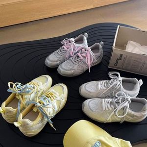 Zapatillas Retro Alemanas para Mujer, con Malla Plateada Transpirable, Suela Gruesa Elevada, para Deportes al Aire Libre y Uso Casual - Product Image 1