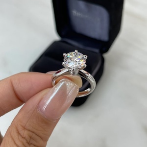 Anillo de Compromiso Clásico con Diamante Cultivado en Laboratorio de Corte Redondo de 6 Puntas, Oro Blanco, Amarillo o Rosa Sólido de 14K o 18K, Banda Lisa Solitaria - Product Image 1