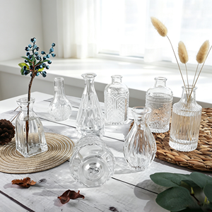 <span class=keywords><strong>Vaso</strong></span> <span class=keywords><strong>in</strong></span> Vetro Cilindrico Mini Trasparente Scanalato, <span class=keywords><strong>Vaso</strong></span> Decorativo Personalizzato all'Ingrosso per Centrotavola Matrimoni e Casa - Product Image 3