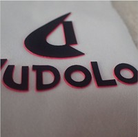 Impresión de ropa personalizada Impresión de etiquetas de goma Impresión de vinilo en relieve 3D Impresora Etiqueta de silicona Transferencia de prensa de calor Logo para camiseta