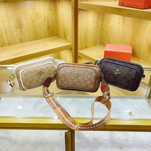 Bolso Bandolera Vintage Francés para Mujer - Forma Cuadrada Pequeña, Hecho de Material PU, con Correa Ancha para el Hombro y Cierre de Cremallera.667 - Product Image 6