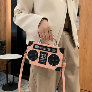 NOUVEAU DESIGN Sac à bandoulière pour femme en cuir, petit format carré, style radio rétro européen, original et tendance, avec fermoir et bandoulière unique - Product Image 4