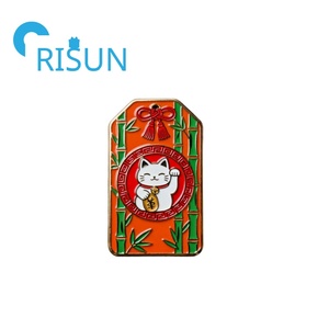 Fábrica al por mayor japonés buena suerte encanto insignia joyería broche alfileres Metal personalizado Tori puerta amuleto Omamori esmalte Pin insignia - Product Image 5
