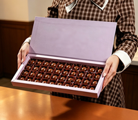 Luxe gepersonaliseerde chocolade geschenkdoos met Baklava, gekonfijte dadels, noten & gedroogd fruit - Sushi verpakking met magneetsluiting