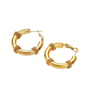 Pendientes colgantes de acero inoxidable que no se desvanecen, con engaste de bisel, en oro y oro rosa, de moda, para venta al por mayor transfronteriza entre Europa y Estados Unidos - Product Image 1