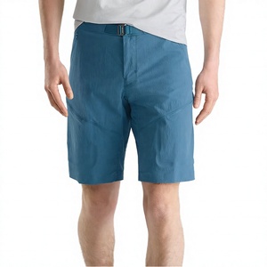 Shorts Bermuda pour homme, bleu uni, séchage rapide, taille mi-haute, coupe décontractée avec poches et fermeture boutonnée - Product Image 1