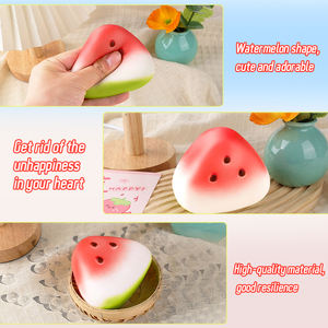 Vente flash : Jouets en mousse à l'eau kawaii en forme de pastèque, doux, à montée lente, à presser, pour soulager le stress, jouet sensoriel alimentaire, nouvel article promotionnel - Product Image 5