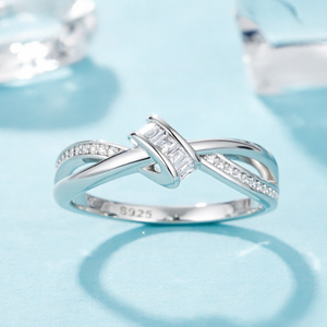 Proveedor de Joyería, Bajo MOQ, Plata de Ley 925, Baño de Rodio, Alta Calidad, Anillo Moderno con Diseño de Lazo y Circonitas, Resistente al Deslustre - Product Image 3