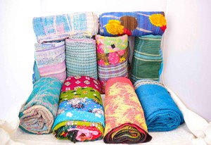 Colcha Kantha de Algodón Hecha a Mano, 60x90 Pulgadas, Colcha India de Patchwork, Manta Boho Reversible, Cosida a Mano, Lavable, para Hogar y Hotel - Product Image 3
