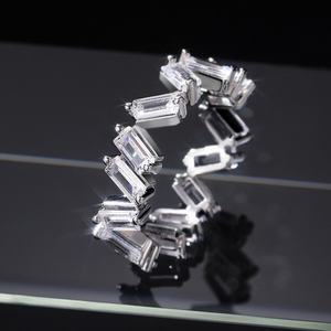 Bague en Cuivre Hip Hop avec Croix en Zircon et Moissanite, Bague Glamour en Zirconia en Forme de Croix - Product Image 6