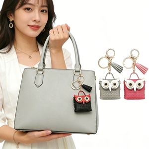 Porte-clés hibou multicolore en cuir PU, mini sac à monnaie carré avec pompon, design animalier - Product Image 3