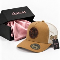 Casquette de baseball personnalisée style western pour grossistes, options de couleurs variées, dos en maille bicolore, visière courbée, patch en cuir de cheval, casquette trucker