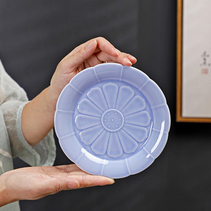 Assiette en céramique en forme de fleur, design lotus silencieux, faite à la main, style zen asiatique, pour la cérémonie du thé et le service de desserts - Product Image 1