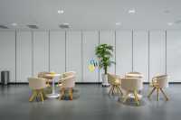 Cloison de séparation en acier massif moderne facile à assembler, système de cloisonnement modulaire personnalisé pour bureau, salle de sport, hôpital et école