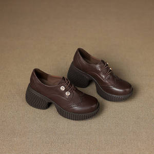 รองเท้าส้นหนาแบบสวมลำลองกันน้ำกันลื่น ตกแต่งด้วยเข็มขัดหนังวัวแท้คุณภาพดีสีพื้นสไตล์เรโทร ขายดีที่สุด - Product Image 2