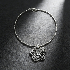 Collar de Plata Miao con Flor de Filigrana, Cadena Étnica <span class=keywords><strong>Hmong</strong></span> con Cuentas Delicadas, Colgante Floral Vintage Hecho a Mano, Regalo de Flor Calada - Product Image 4