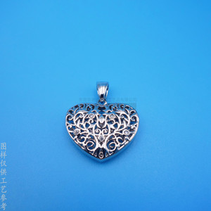 จี้โลหะรูปหัวใจ ดีไซน์ฉลุลายสีเงินสดใส เหมาะสำหรับสวมใส่ทุกวัน - Product Image 2