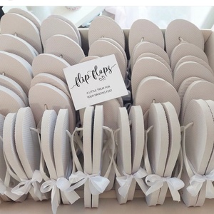 Chanclas de goma blancas al por mayor para invitados de boda con lazo de cinta y etiqueta personalizada, set de regalo para fiestas y baile - Product Image 2