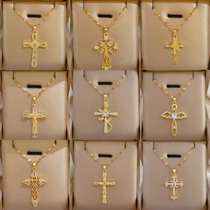 Delicado Collar con Colgante de Cruz de Acero Inoxidable Chapado en Oro para Hombre y Mujer, Collar con Colgante de Circonita Cúbica para Regalo Religioso - Product Image 1