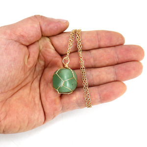 قلادة خانقة عتيقة الطراز مزينة بالكريستال والخرز المرصع بالأحجار الكريمة للنساء كهدية - Product Image 3