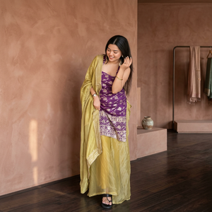 Conjunto de Top, Pantalón y Dupatta Bordado para Mujer - Jequrd de Secado Rápido, Antiarrugas, Elástico y Reversible para Bodas - Product Image 1