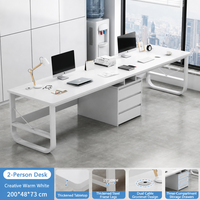 Bureau simple, grande table de travail avec structure métallique pour un espace de travail moderne