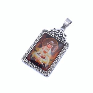 Colgante de acero inoxidable con diseño de Guanyin Bodhisattva Thangka, collar religioso para hombre, con bisel rectangular - Product Image 2