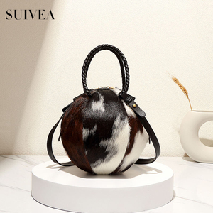 Bolsos de mano con personalidad de tendencia de Europa y Estados Unidos para mujer, bolso cruzado de un hombro con piel de bola redonda - Product Image 1