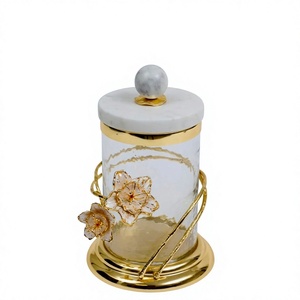 Pot à épices moderne de luxe en verre avec accent floral doré et couvercle en marbre, récipient cylindrique hermétique pour le rangement de cuisine - Product Image 1