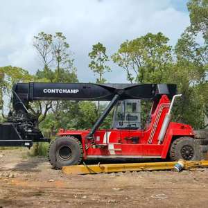 Apilador de contenedores Kalmar 450 usado, de 45 toneladas, con sistema hidráulico original estable, perfecto para apilar contenedores en el muelle portuario. - Product Image 4