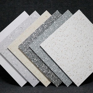 Carrelage en terrazzo avec des éclats de pierre naturelle <span class=keywords><strong>gris</strong></span> et blanc, idéal pour le sol de cuisine moderne et les murs de salle de bain - Product Image 1