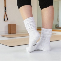 Chaussettes de yoga et de Pilates personnalisables antidérapantes blanches avec motif cœurs pour femmes