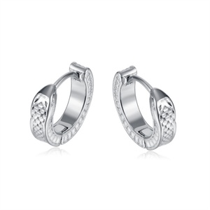 Produit en promotion : Boucles d'oreilles créoles délicates unisexes plaquées or 18 carats - Product Image 3