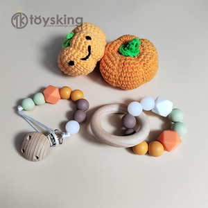 Regalo <span class=keywords><strong>de</strong></span> Halloween para juguetes infantiles, <span class=keywords><strong>sonajero</strong></span> <span class=keywords><strong>de</strong></span> <span class=keywords><strong>calabaza</strong></span> <span class=keywords><strong>de</strong></span> ganchillo Amigurumi hecho a mano, pulsera <span class=keywords><strong>de</strong></span> cuentas <span class=keywords><strong>de</strong></span> silicona, anillo <span class=keywords><strong>de</strong></span> madera, juguete mordedor - Product Image 2