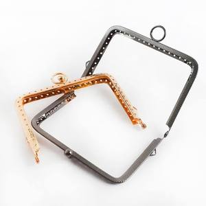 Deepeel BS213 11cm bricolage accessoires de <span class=keywords><strong>couture</strong></span> femmes portefeuille en relief alliage carré sac à main cadre baiser fermoir sac cadre sac à main poignées - Product Image 6