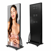 Panneau publicitaire LED vertical P2.5 600cd/ ㎡   Installation facile pour la promotion en intérieur