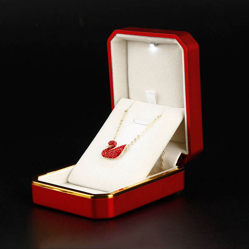 Boîte pendentif rouge