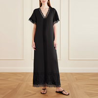 Gaun Kaftan Maxi Katun Hitam Elegan dengan Renda, Kerah V, Lengan Pendek, dan Detail Lubang-Lubang di Bagian Bawah, Gaya Bohemian untuk Liburan Pantai Wanita