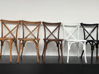 Chaise à dossier croisé en PP imitation bois avec assise rembourrée OK-PP8002 pour hôtels, mariages, événements et sièges commerciaux