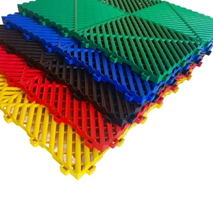 Carrelages de sol en plastique pour <span class=keywords><strong>garage</strong></span> à emboîtement de style moderne Installation facile Option durable et élégante pour les garages - Product Image 4