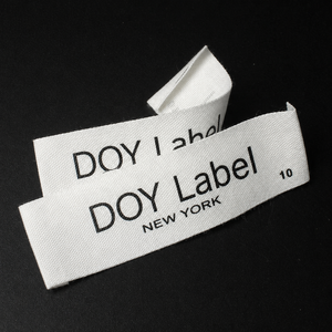Étiquettes de vêtements personnalisées, fabrication sur mesure, nom de marque, pliage en bout, tissu 100% coton, impression sérigraphique, étiquettes d'entretien, étiquettes principales pour chaussures et vêtements - Product Image 1
