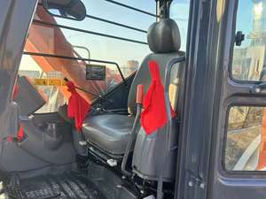 รถขุดตีนตะขาบฮิตาชิ ZX70 มือสองของแท้จากญี่ปุ่น 100% พร้อมเครื่องยนต์อีซูซุ ระบบไฮดรอลิกและเกียร์ปั๊มคาวาซากิ - Product Image 4