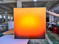 Luminaire mural artistique sur mesure, contemporain, avec disque acrylique rétroéclairé dégradé, base en alliage d'aluminium et variateur rotatif, pour projets de contract.