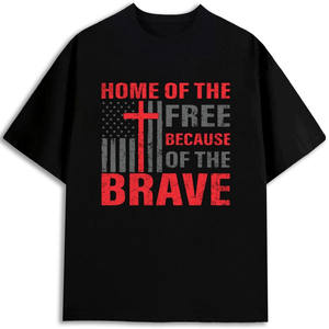 Camiseta Home Of The Free Because Of The Brave para hombre, 100% algodón, 180 g/m², serigrafiada, fabricada en EE. UU. - Product Image 1
